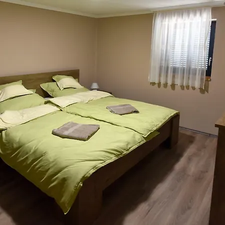 Siraly Apartment *