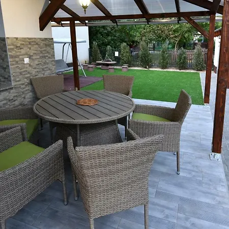 Siraly Apartment Hajdunanas