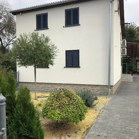 Siraly Apartment Hajdunanas